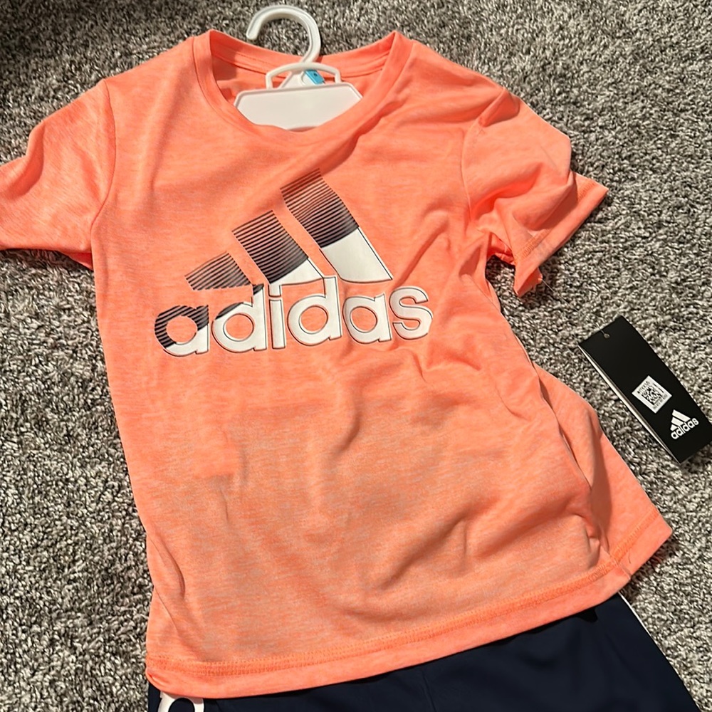Adidas 2 pieces short size 5t